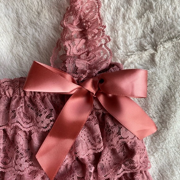 🎀 Dusty Rose Lace Photo shoot or Birthday Romper - Picture 7 of 10